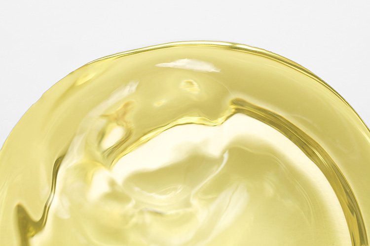 THREE Aiming Facial Oil Essence เซรั่มเนื้อออยล์ให้ผิวสวยอ่อนเยาว์แบบ